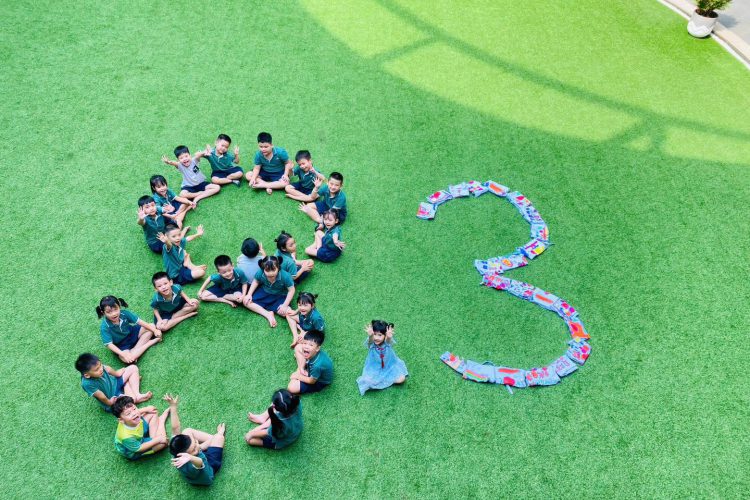 THƯƠNG GỬI CÁC BÀ, CÁC MẸ VÀ CÁC CÔ GIÁO YÊU QUÝ!