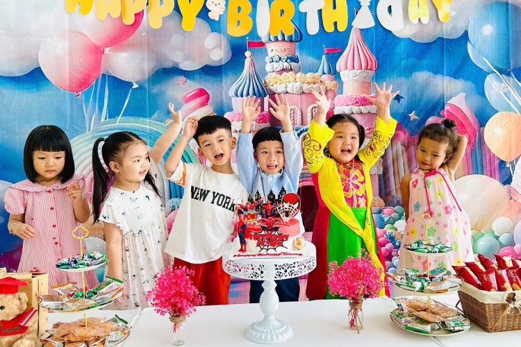 CHÚC MỪNG SINH NHẬT CÁC BÉ YÊU THÁNG 7 - CÁC THIÊN THẦN CỦA HUGO 