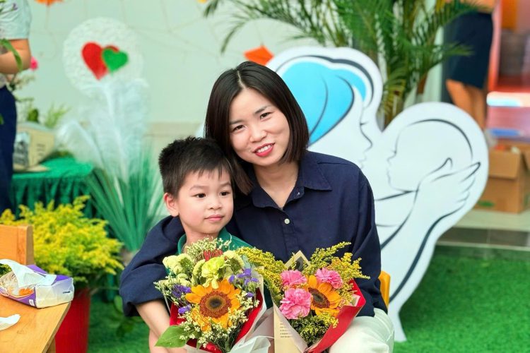 BÉ CÙNG MẸ LƯU GIỮ YÊU THƯƠNG
