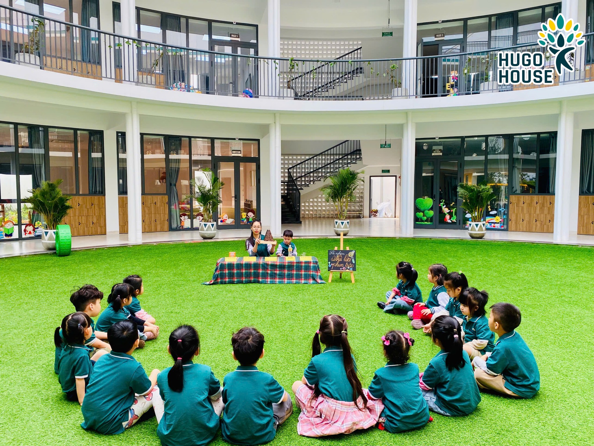 THÍ NGHIỆM  NÚI LỬA PHUN TRÀO - HUGO HOUSE HẢI PHÒNG