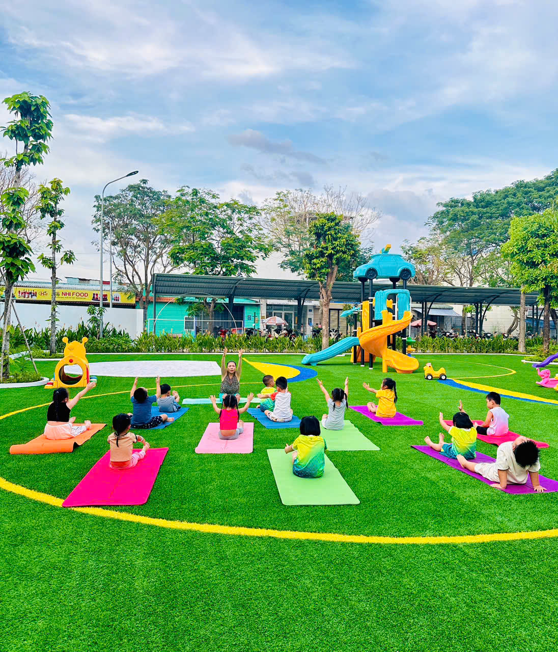 YOGA CHO TRẺ MẦM NON - HUGO HOUSE BẾN LỨC