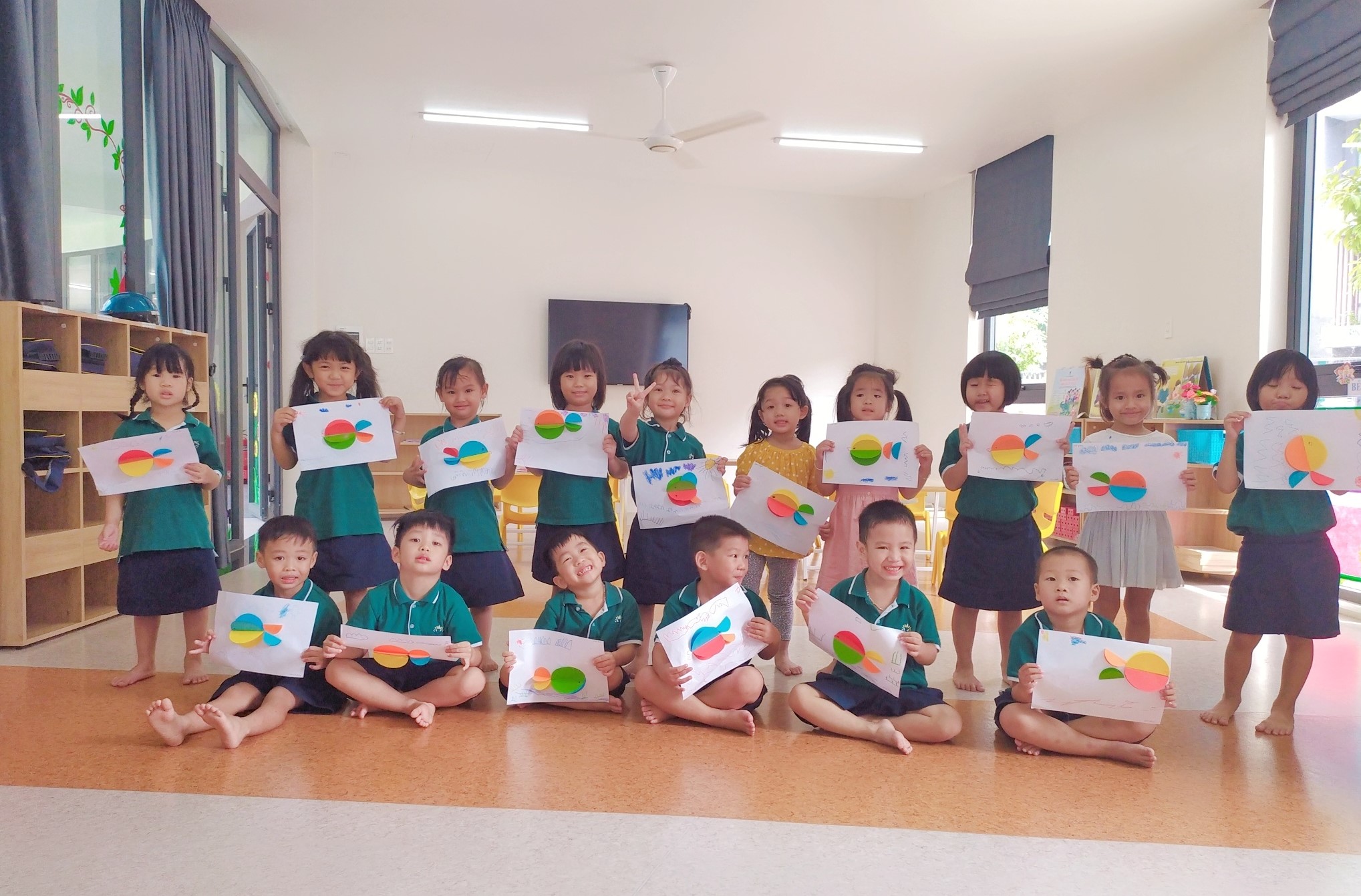 Bé trong giờ học tạo hình con cá tuần 24.8.2020 - 28.8.2020
