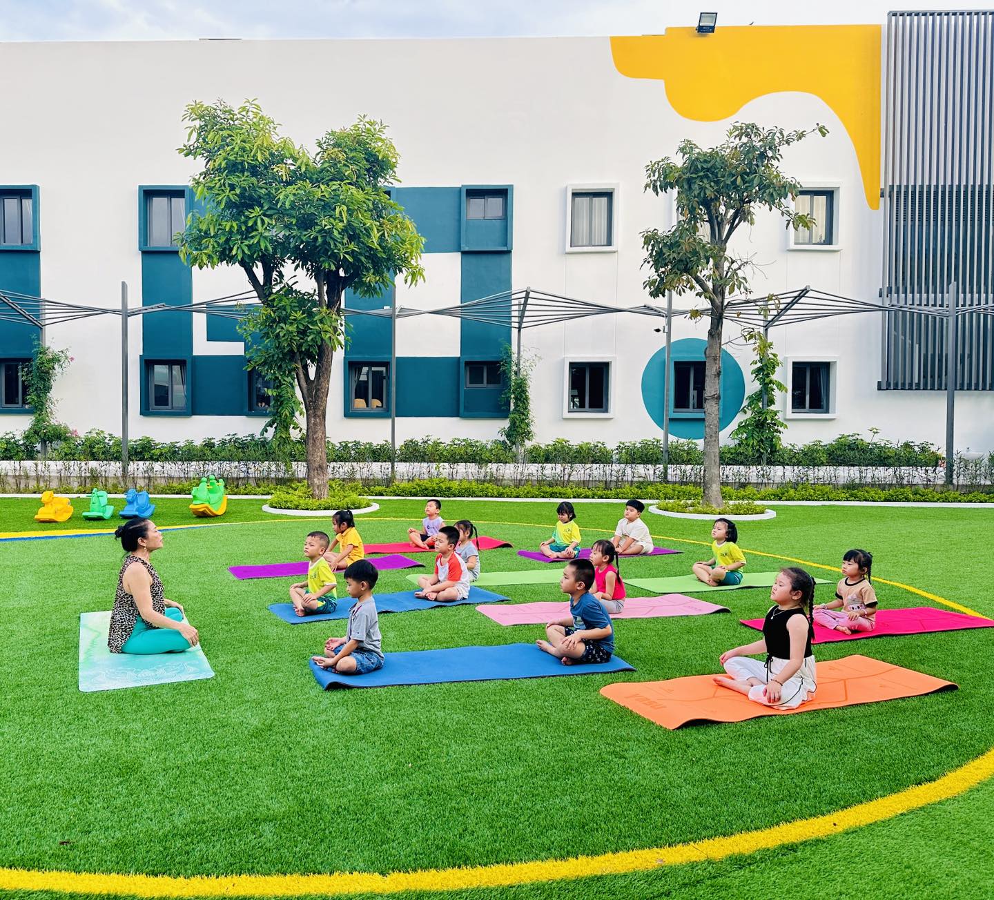 yoga cho trẻ mầm non