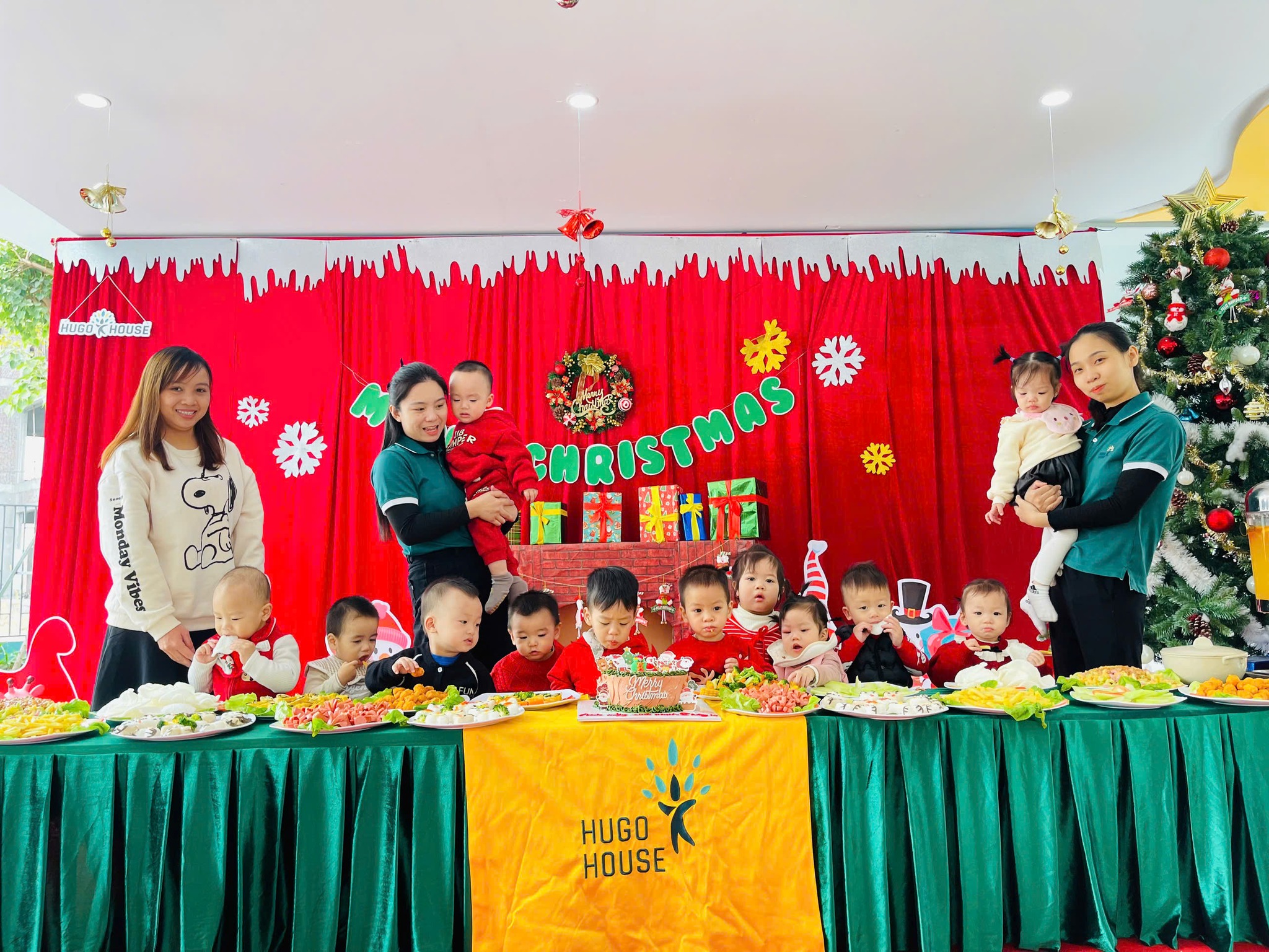 ĐÓN GIÁNG SINH CÙNG CÁC BÉ TRƯỜNG MẦM NON HUGO HOUSE