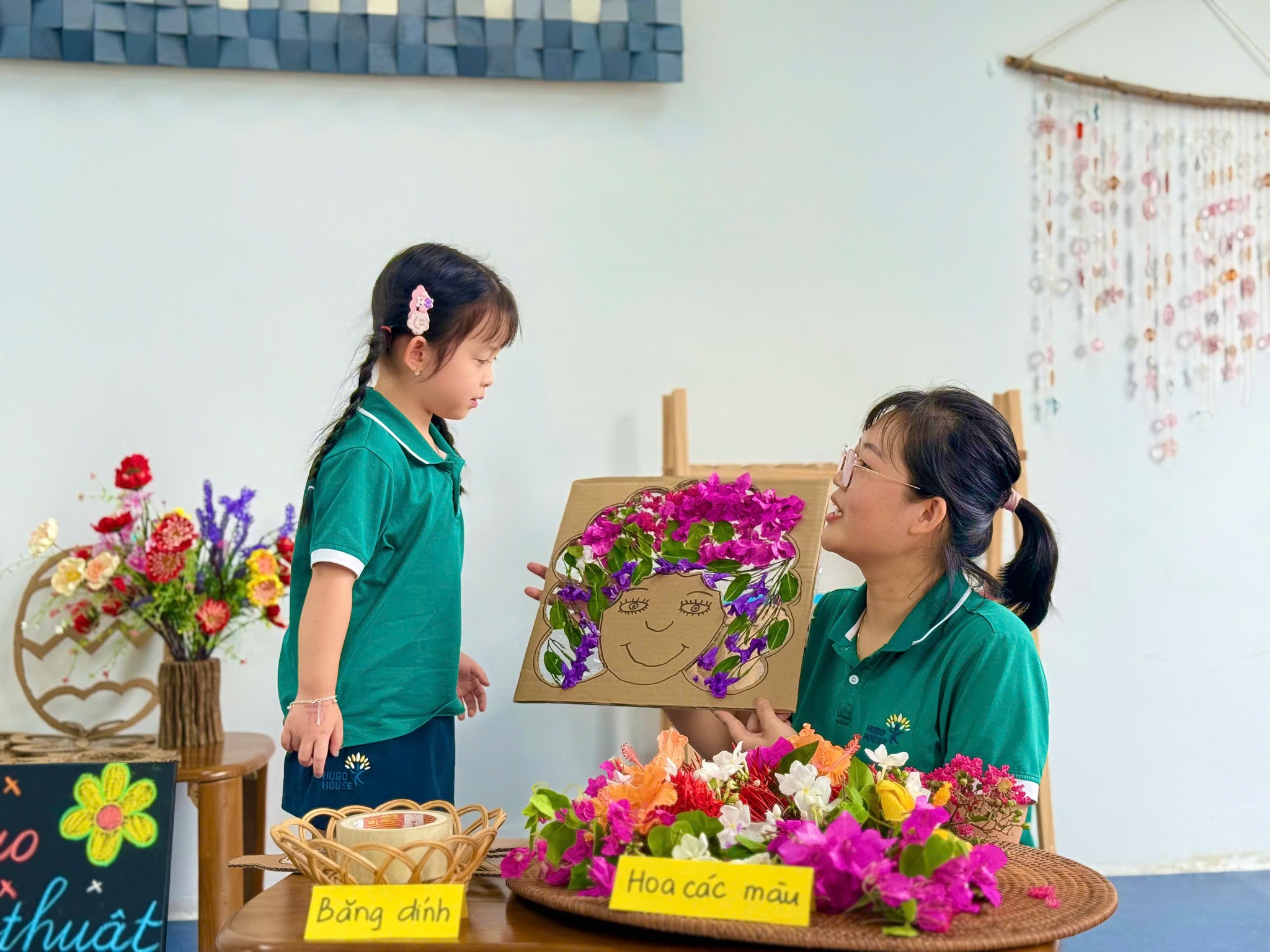 SÁNG TẠO CÙNG ÁNH NẮNG –  LÀM SUNCATCHER LUNG LINH SẮC MÀU