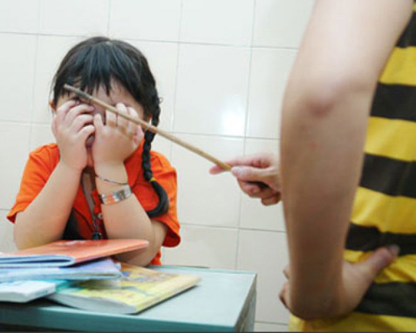 Bị trừng phạt bằng đòn roi có thể gây ám ảnh tâm lý cho trẻ