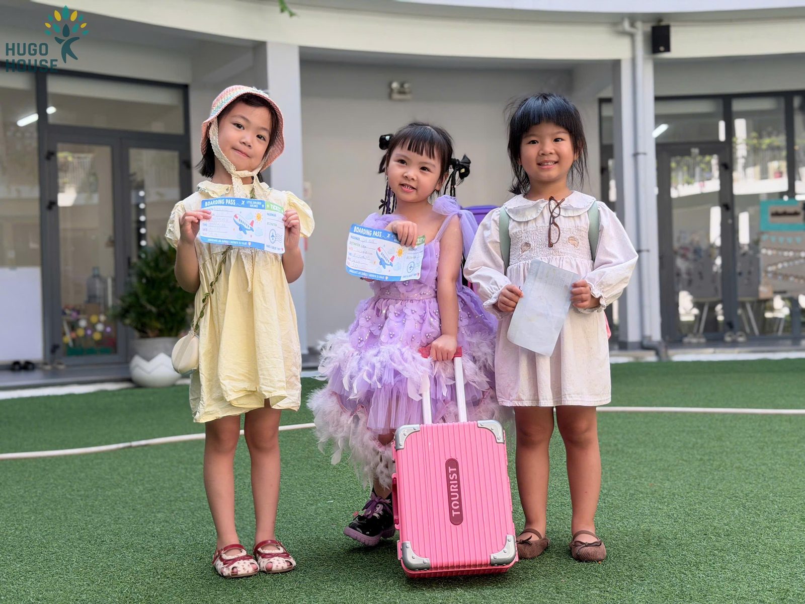 Bé khám phá thế giới – Bằng đôi bàn tay xinh
