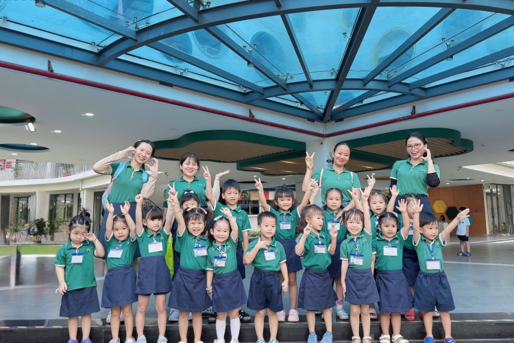 KHÁM PHÁ NHÀ MÁY YAKULT CÙNG CÁC BÉ HUGO HOUSE