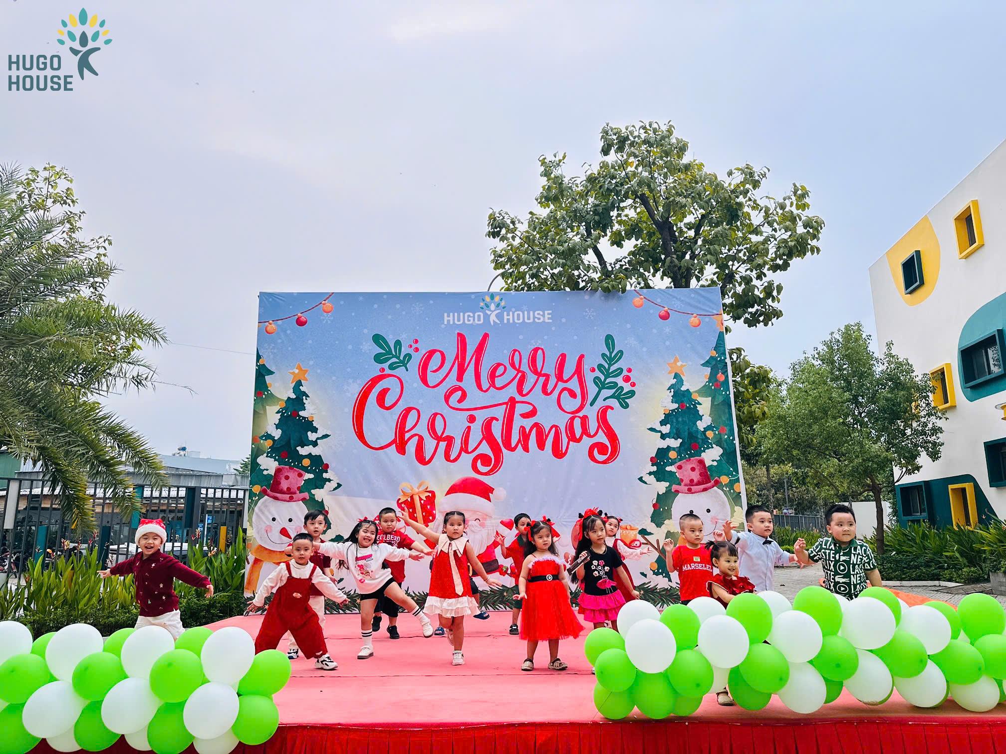 KHOẢNH KHẮC LUNG LINH TRONG NGÀY GIÁNG SINH