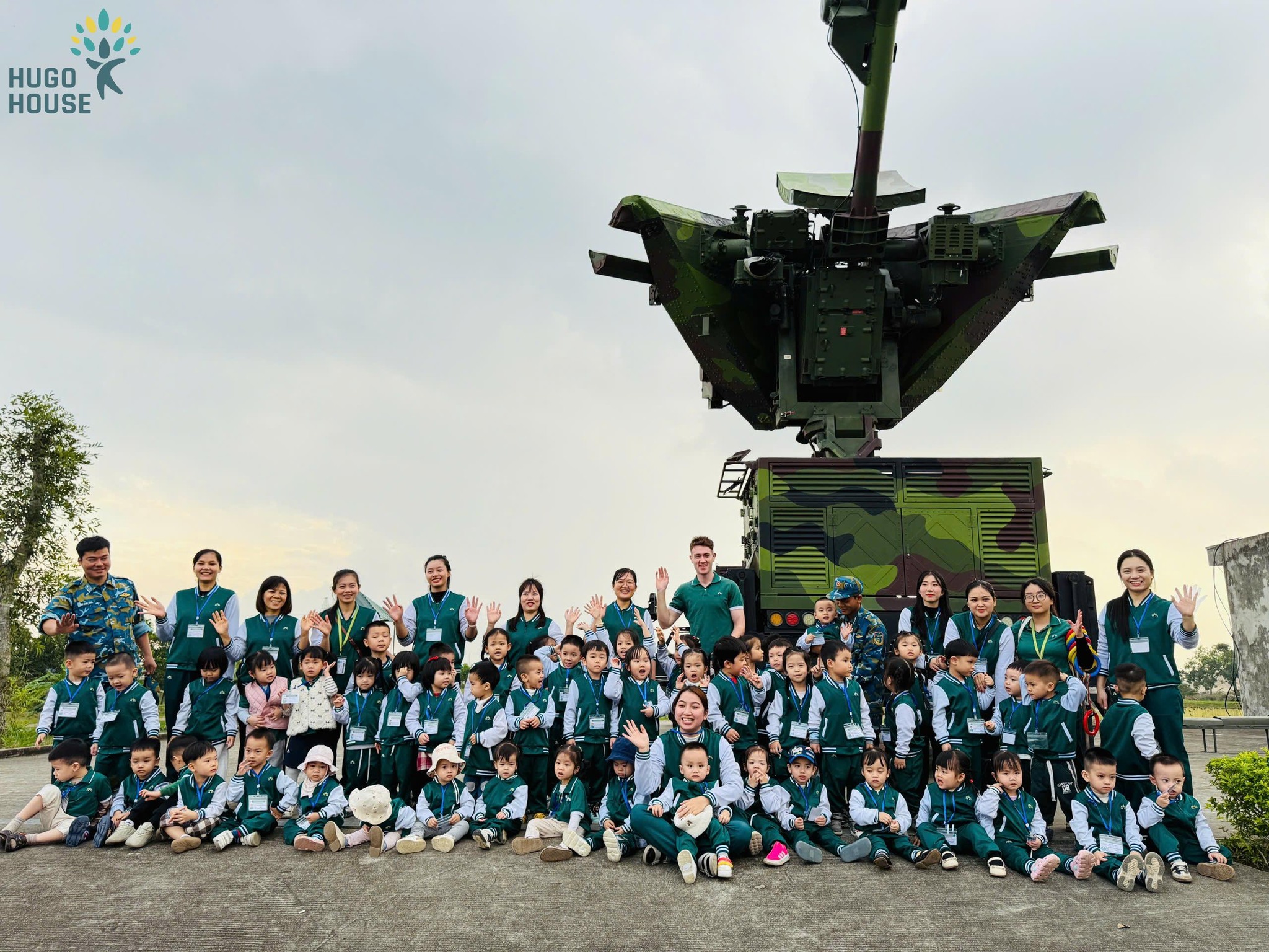 THEO CHÂN BÉ ĐẾN DOANH TRẠI BỘ ĐỘI