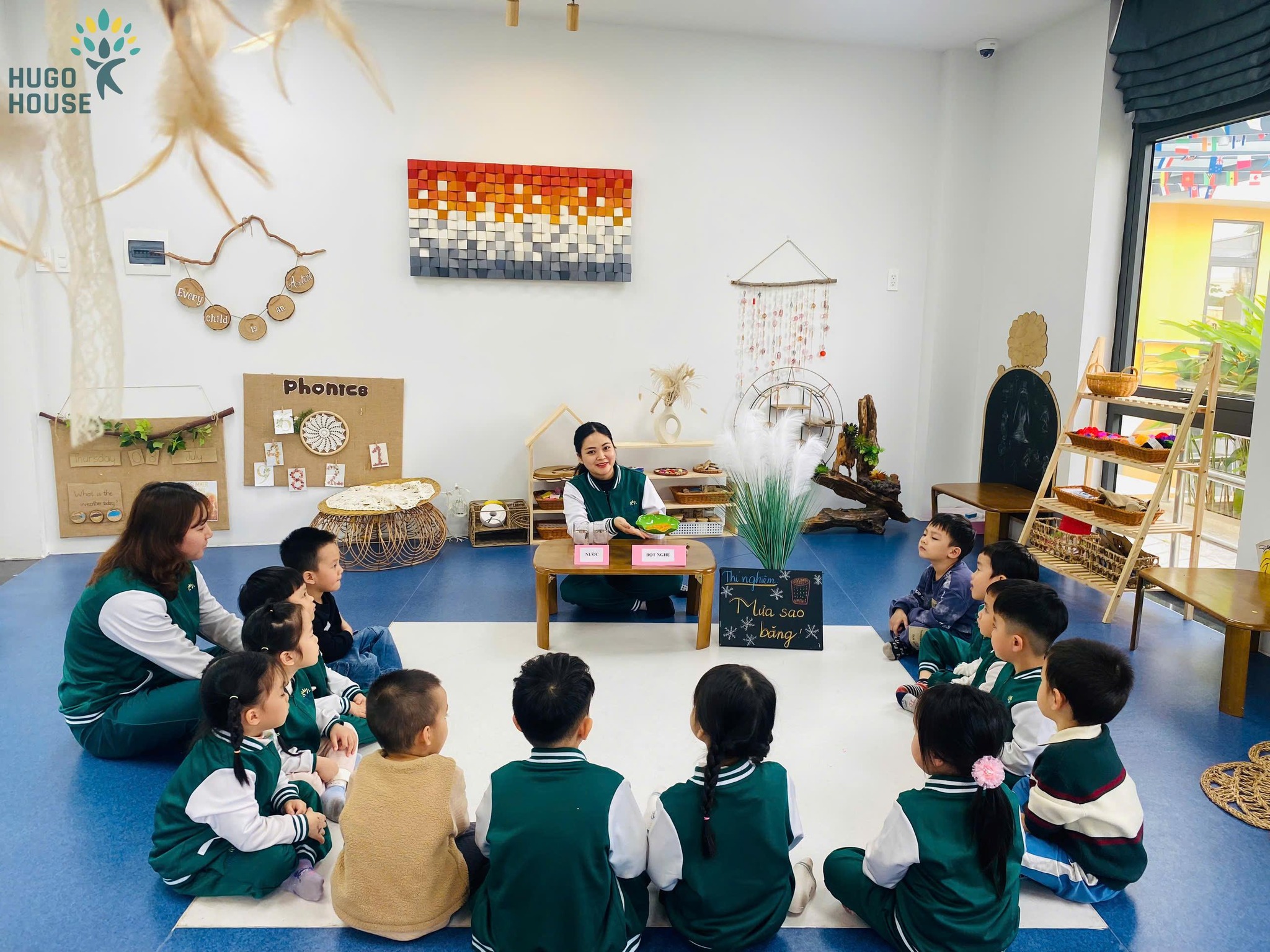 LẤP LÁNH MƯA SAO BĂNG TẠI HUGO HOUSE