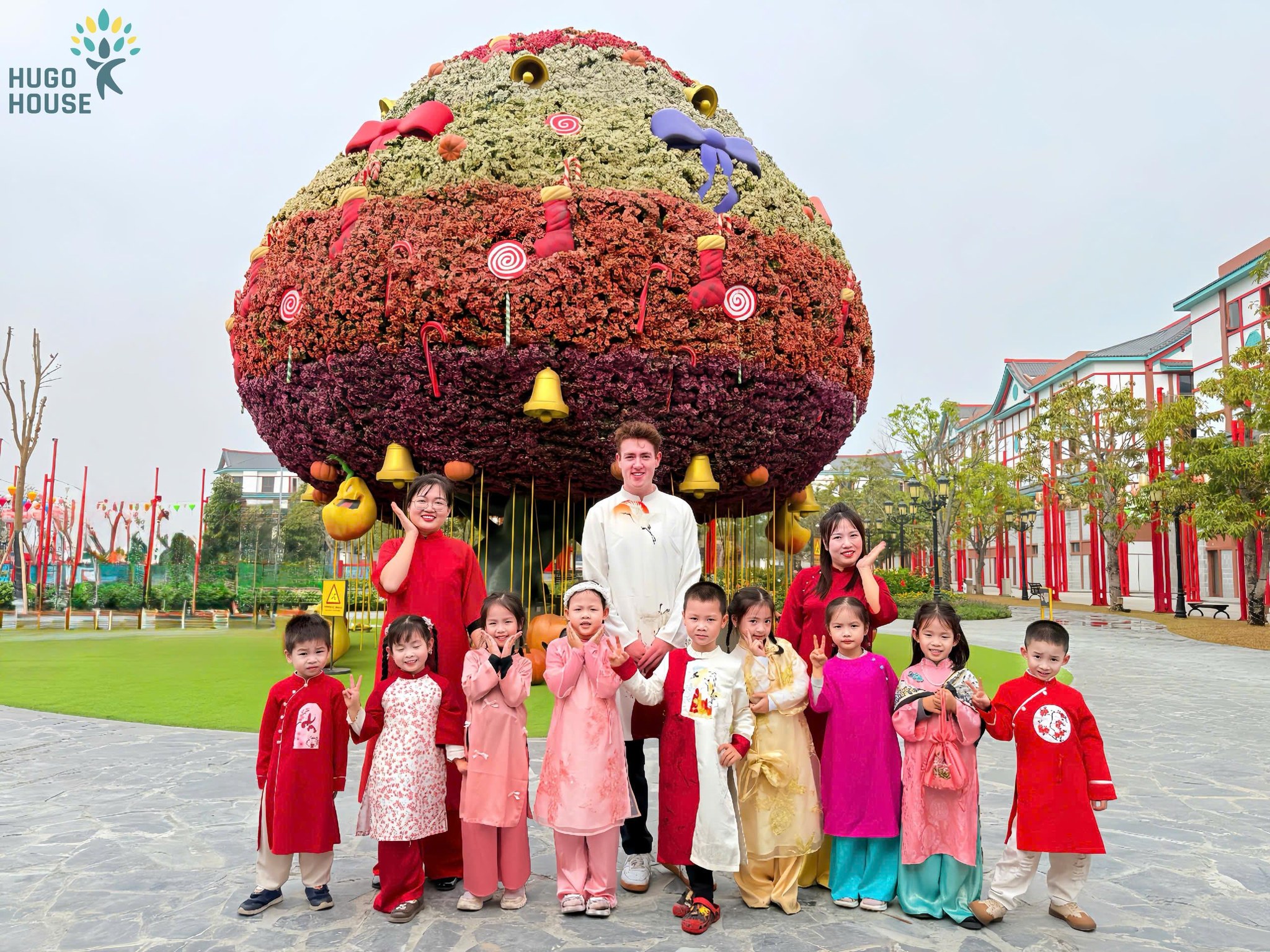 DU XUÂN RỘN RÀNG - NỤ CƯỜI NGẬP TRÀN