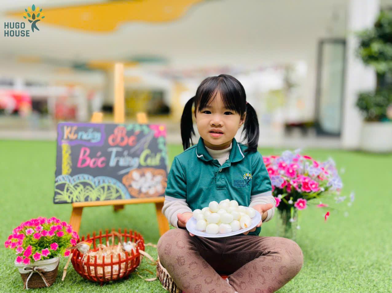 QUẢ TRỨNG NHỎ - BÉ BÓC THẬT KHÉO