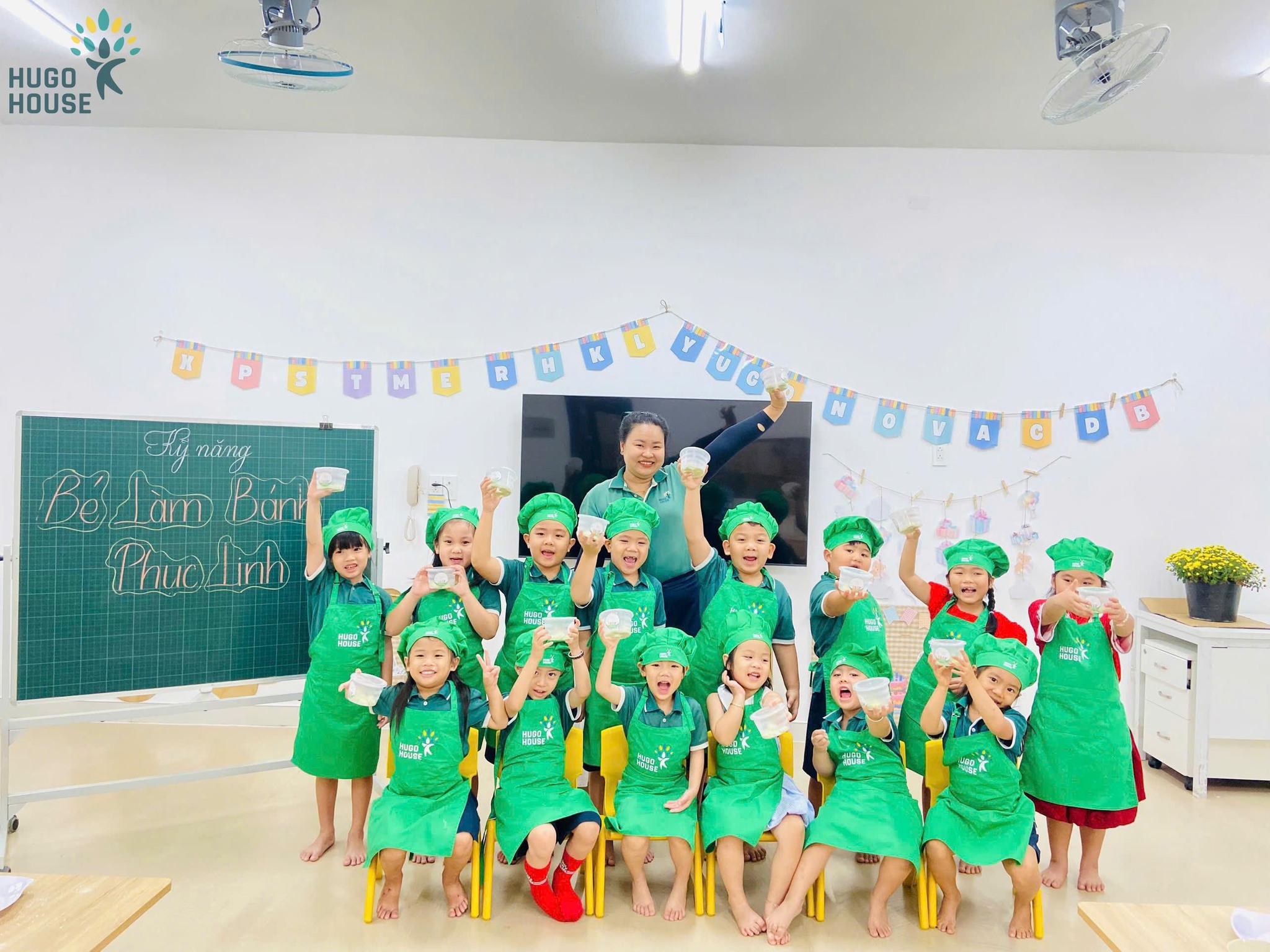 BÀN TAY NHỎ TẠO NÊN NHỮNG CHIẾC BÁNH NGỌT NGÀO