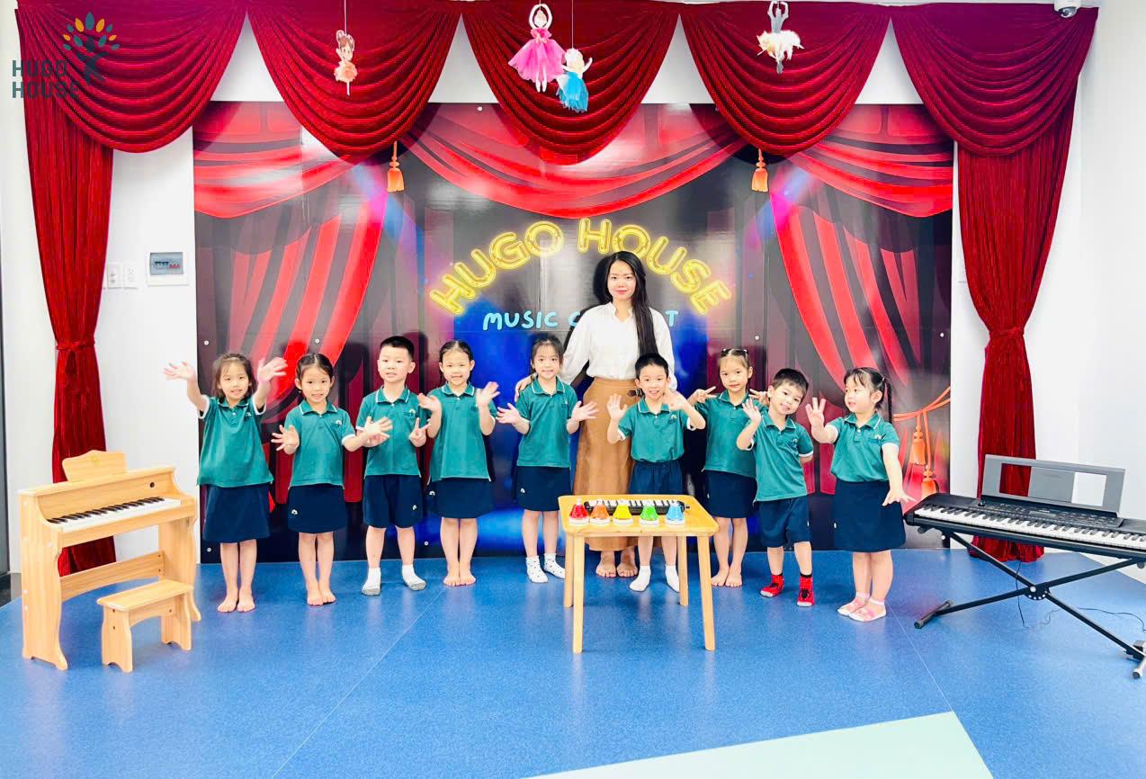 BẢN HÒA ÂM DỄ THƯƠNG CỦA CÁC BÉ HUGO