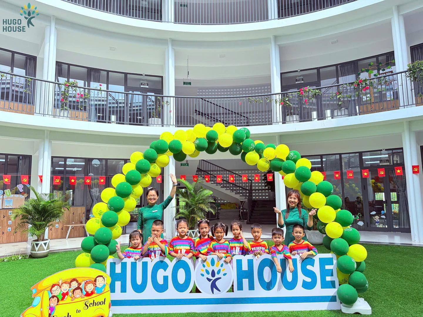 SÂN TRƯỜNG NGẬP TRÀN YÊU THƯƠNG – BÉ VUI ĐÓN NĂM HỌC MỚI