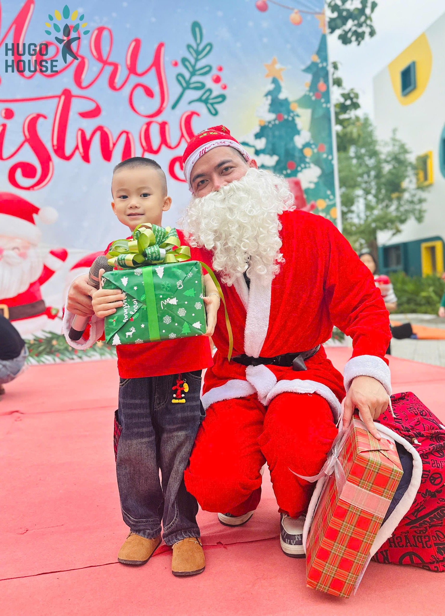 KHOẢNH KHẮC LUNG LINH TRONG NGÀY GIÁNG SINH