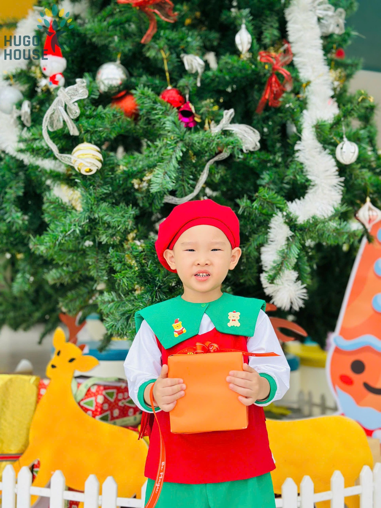 GIÁNG SINH ẤM ÁP CỦA CÁC THIÊN THẦN NHỎ HUGO HOUSE