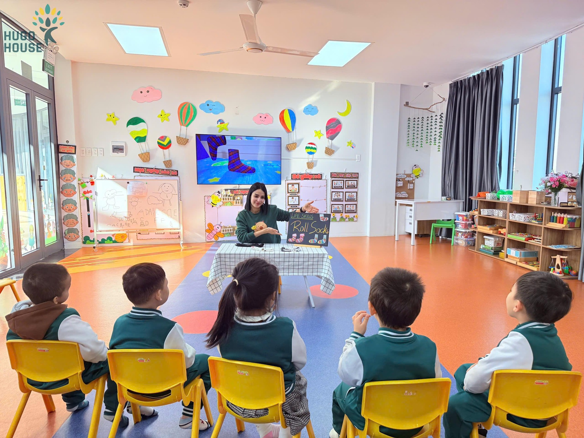 CUỘN TẤT XINH XINH - BÉ HỌC THẬT YÊU