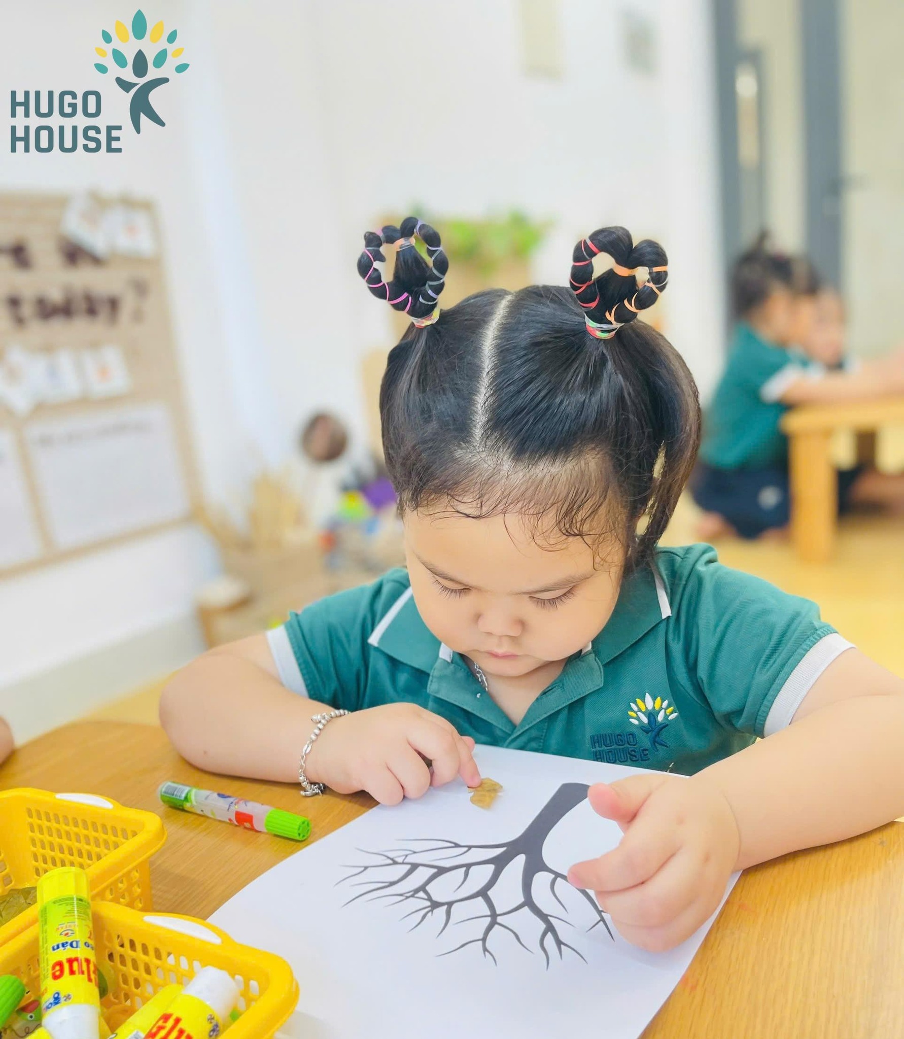 BÉ SÁNG TẠO CÙNG NHỮNG CHIẾC LÁ XINH