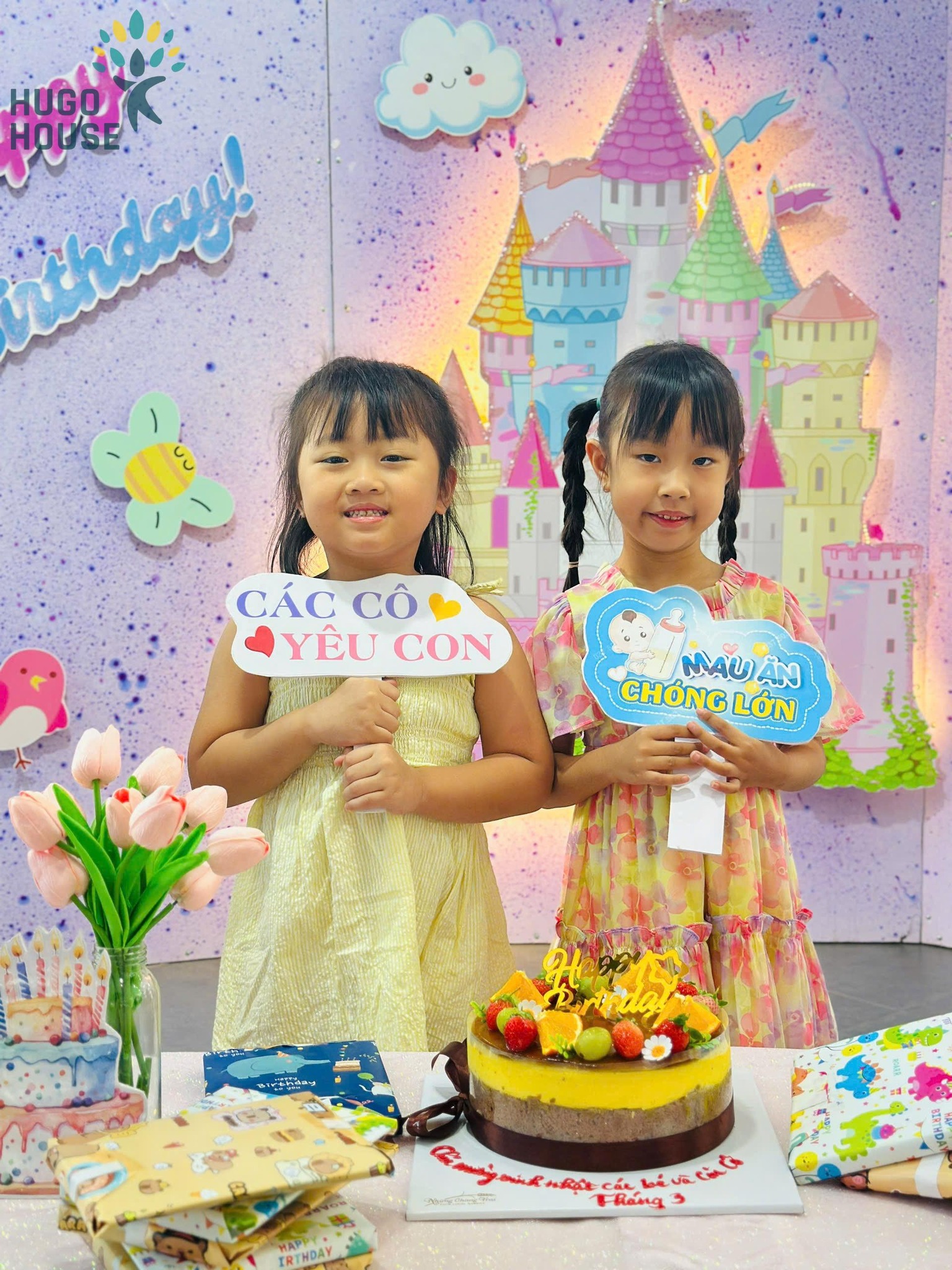 KHOẢNH KHẮC ĐÁNG YÊU CỦA CÁC THIÊN THẦN NHỎ THÁNG 03