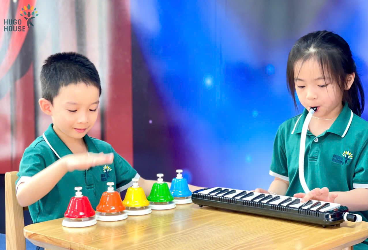 BẢN HÒA ÂM DỄ THƯƠNG CỦA CÁC BÉ HUGO