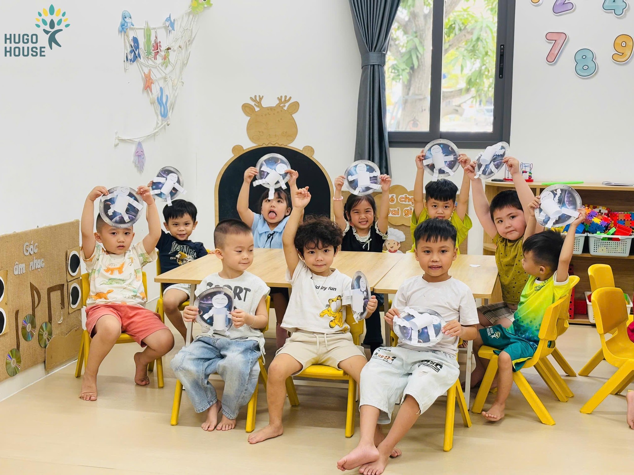 BÉ TẬP LÀM PHI HÀNH GIA – CHẠM TAY VÀO ƯỚC MƠ VŨ TRỤ