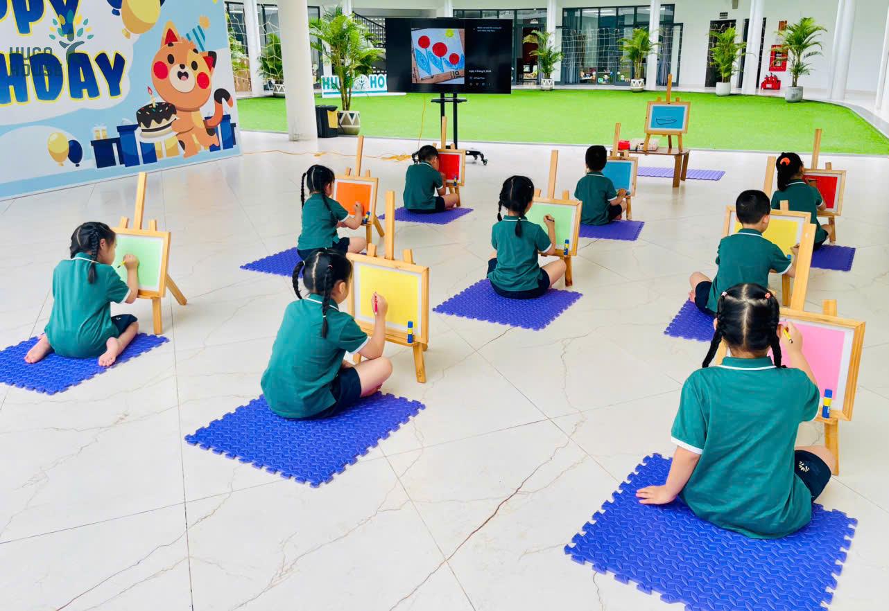 SẮC MÀU TUỔI THƠ CỦA NHỮNG HỌA SĨ NHÍ