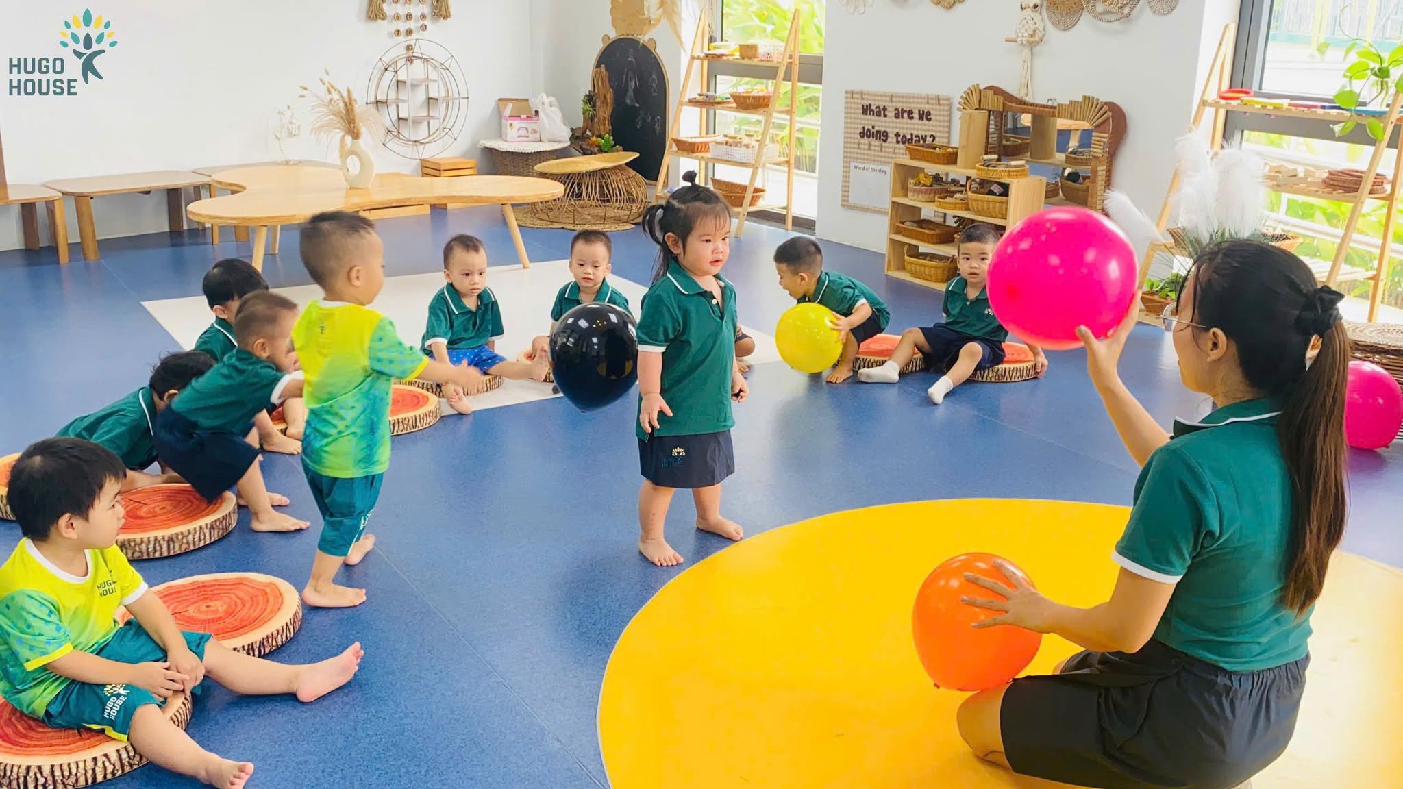 TUNG BÓNG – BẮT TRỌN NIỀM VUI