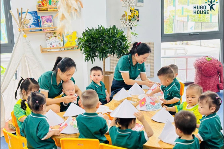  TỰ HÀO NÉT VIỆT – BÉ TRANG TRÍ NÓN LÁ