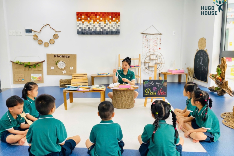 KHÉO TAY HỌC THÊU – BÉ TẬP TỪNG MŨI CHỈ