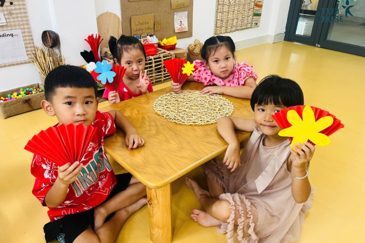  KHÉO TAY LÀM QUẠT – MÁT MẺ MÙA HÈ