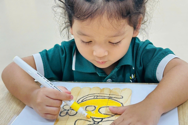 NHỮNG PHƯƠNG TIỆN GIAO THÔNG BÉ XINH TỪ BÀN TAY BÉ