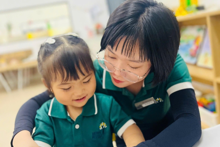 GIÁNG SINH GÕ CỬA TỪ NHỮNG ĐÔI TAY BÉ NHỎ