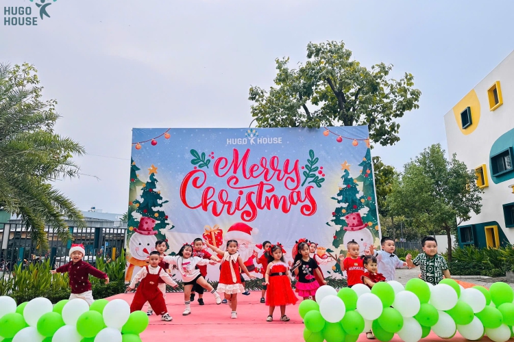 KHOẢNH KHẮC LUNG LINH TRONG NGÀY GIÁNG SINH