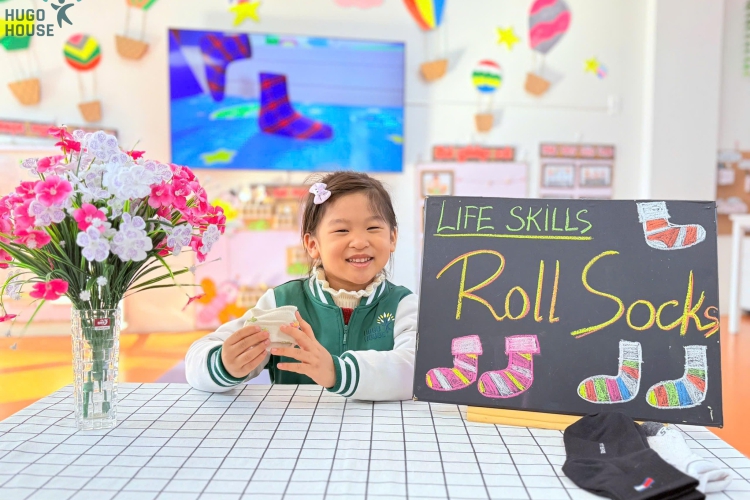 CUỘN TẤT XINH XINH - BÉ HỌC THẬT YÊU