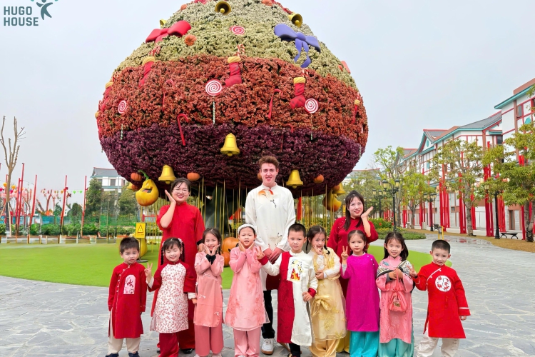 DU XUÂN RỘN RÀNG - NỤ CƯỜI NGẬP TRÀN