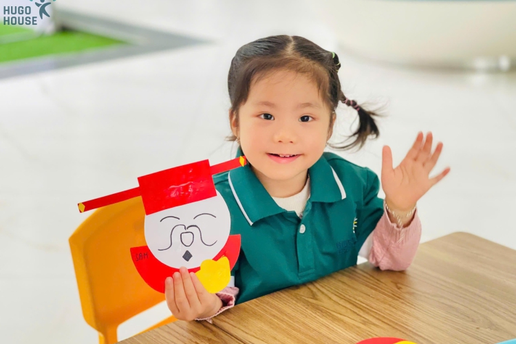 BÉ KHÉO TAY LÀM ÔNG THẦN TÀI NGÀY TẾT