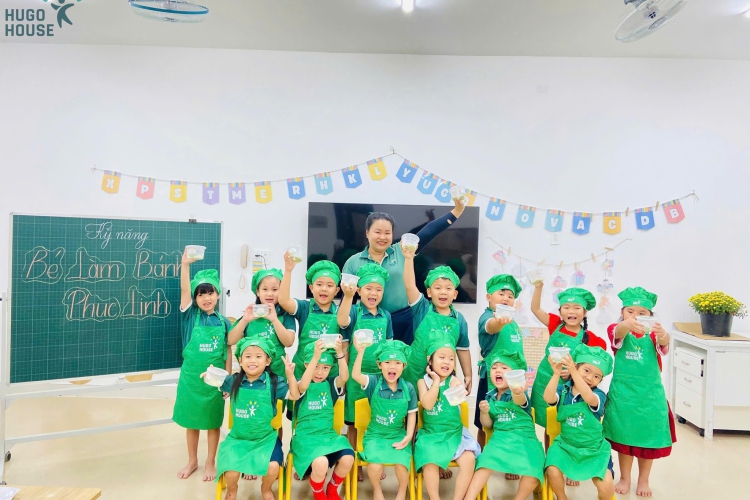 BÀN TAY NHỎ TẠO NÊN NHỮNG CHIẾC BÁNH NGỌT NGÀO