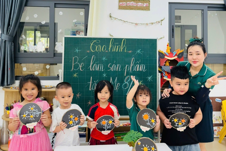 YÊU THƯƠNG ĐƯỢC GÓI TRONG BÀN TAY NHỎ