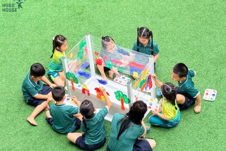 BÉ SÁNG TẠO TRÊN NHỮNG TẤM MÀNG TRONG SUỐT